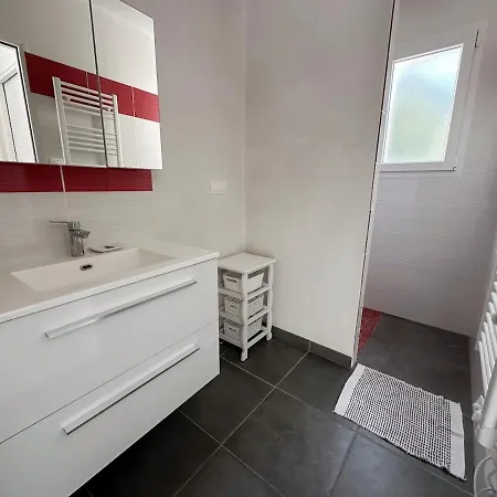 Holiday home Petite Dependance Au Calme - Jardin Partage Et Prive