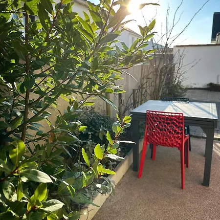 Holiday home Petite Dependance Au Calme - Jardin Partage Et Prive